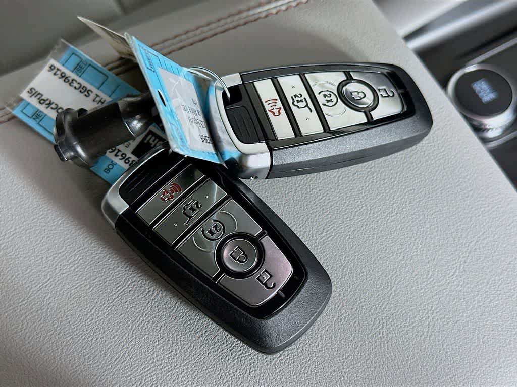 2025 Ford Explorer Activo