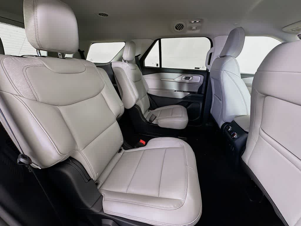 2025 Ford Explorer Activo