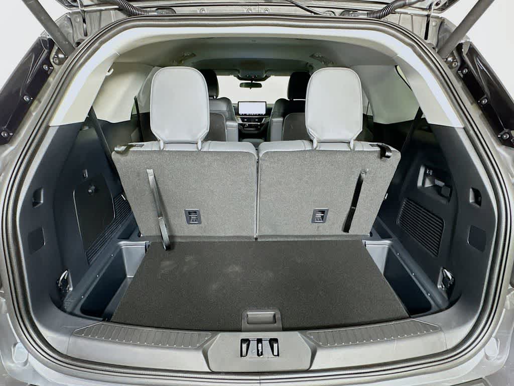 2025 Ford Explorer Activo