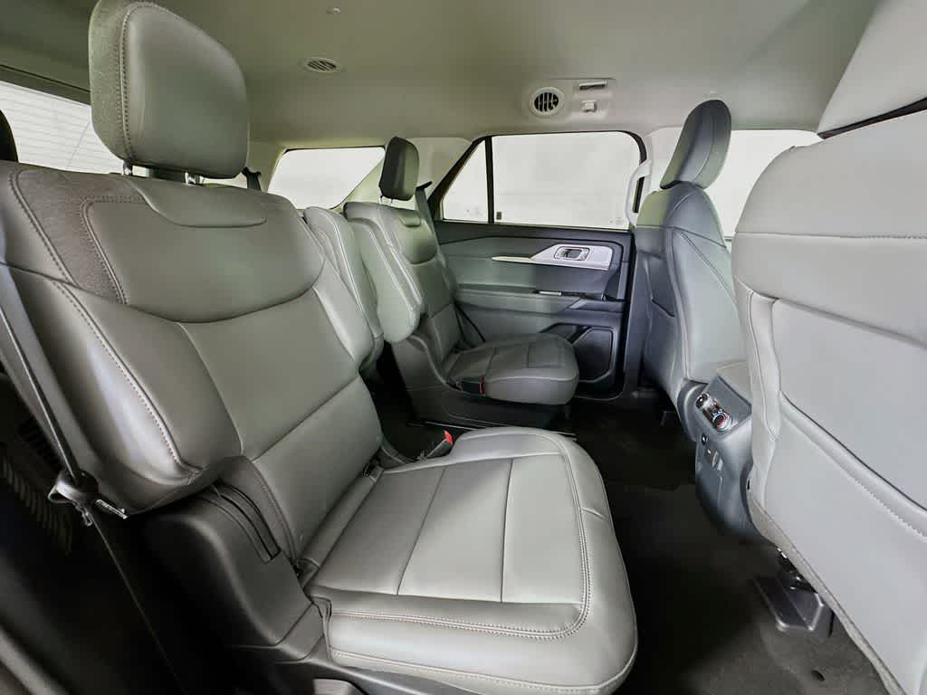 2025 Ford Explorer Activo