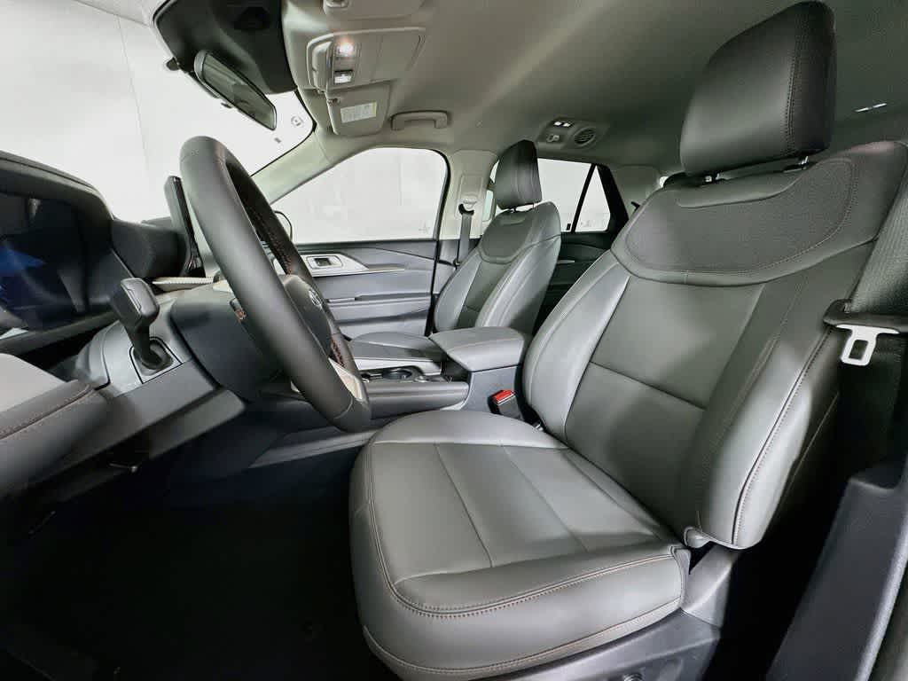 Ford Explorer Active 2026