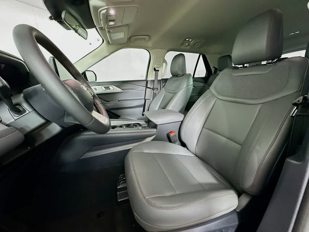 Ford Explorer Active 2026