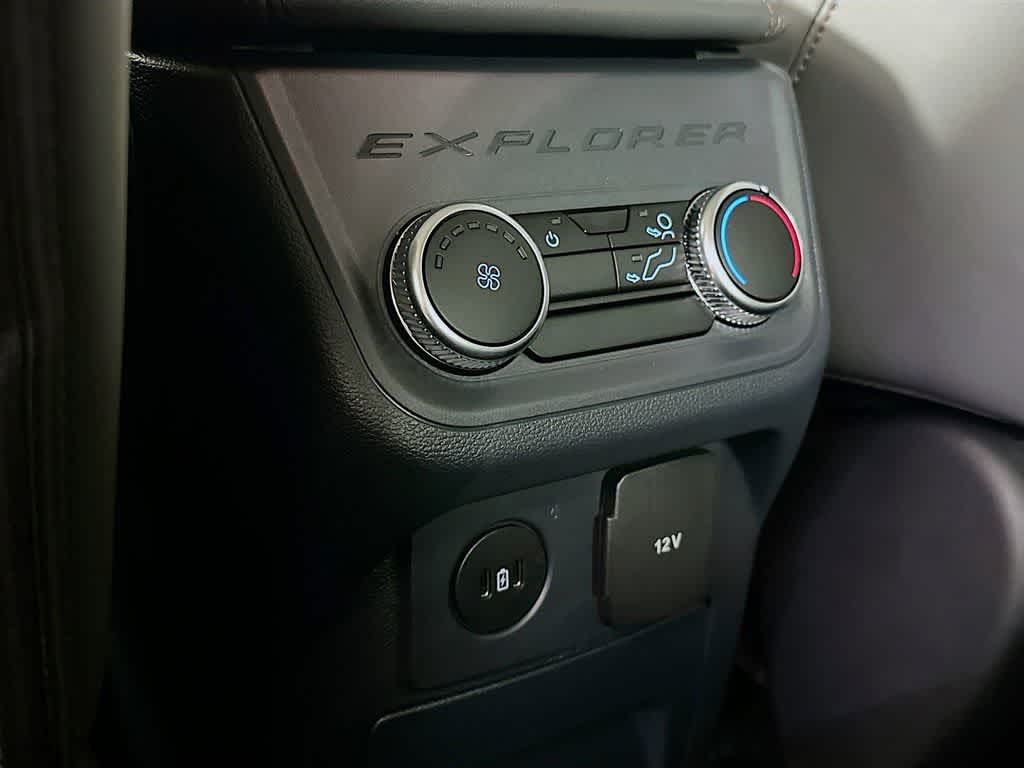 Ford Explorer Active 2026