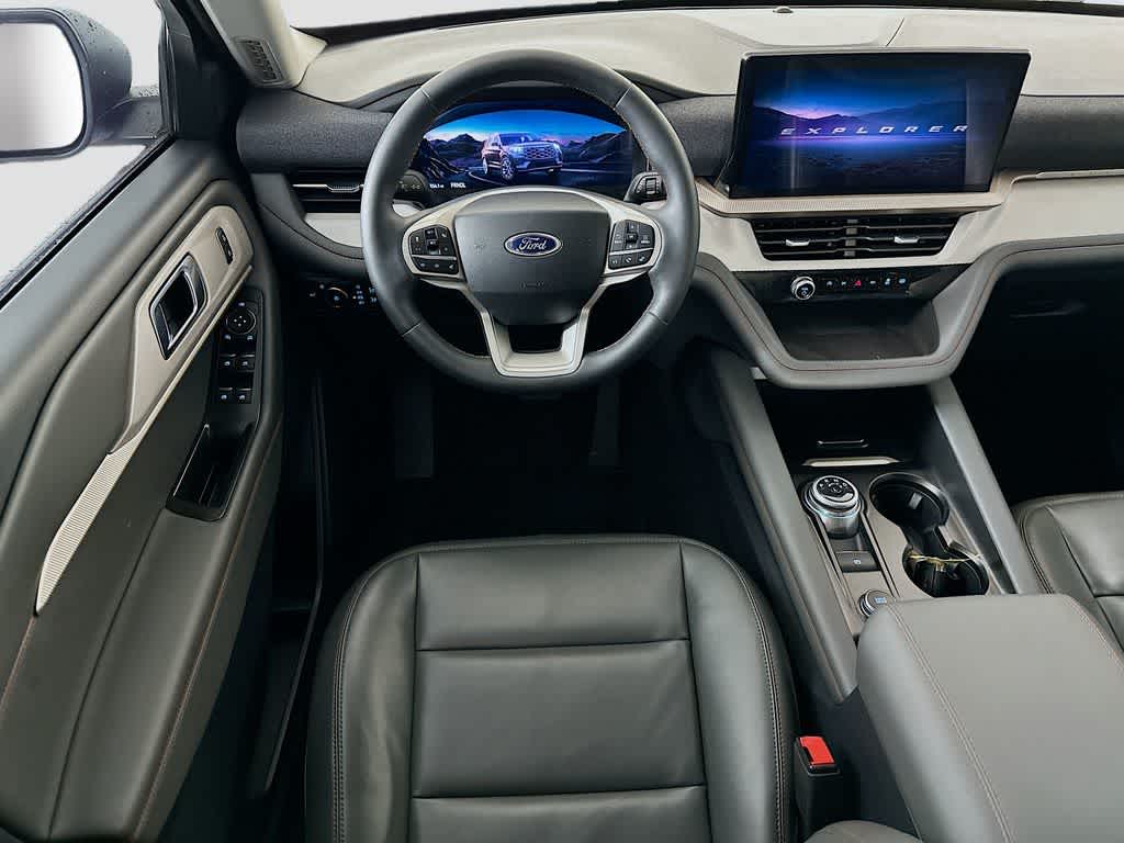 2025 Ford Explorer Activo
