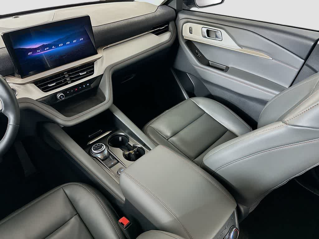 2025 Ford Explorer Activo