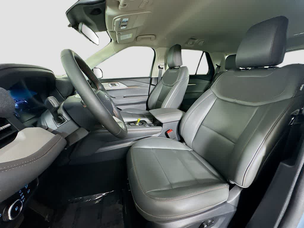 2025 Ford Explorer Activo