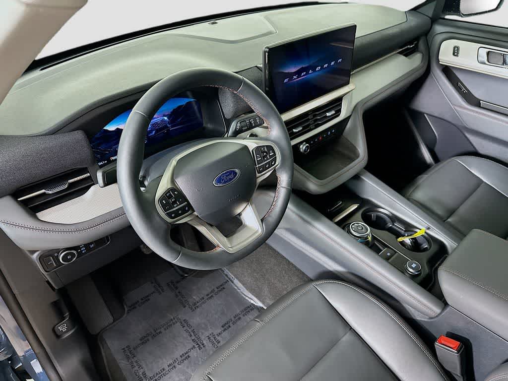 2025 Ford Explorer Activo