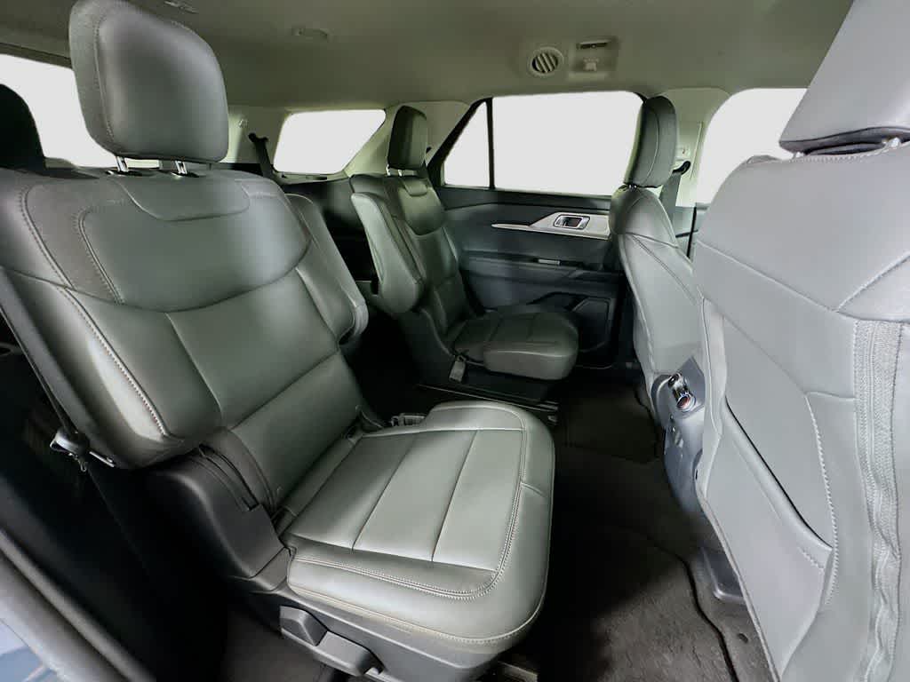 2025 Ford Explorer Activo