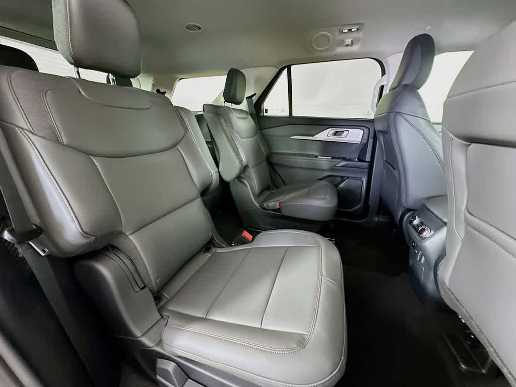 2025 Ford Explorer Activo