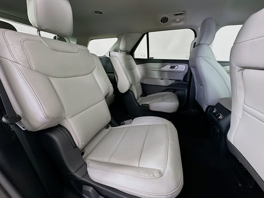 2025 Ford Explorer Activo