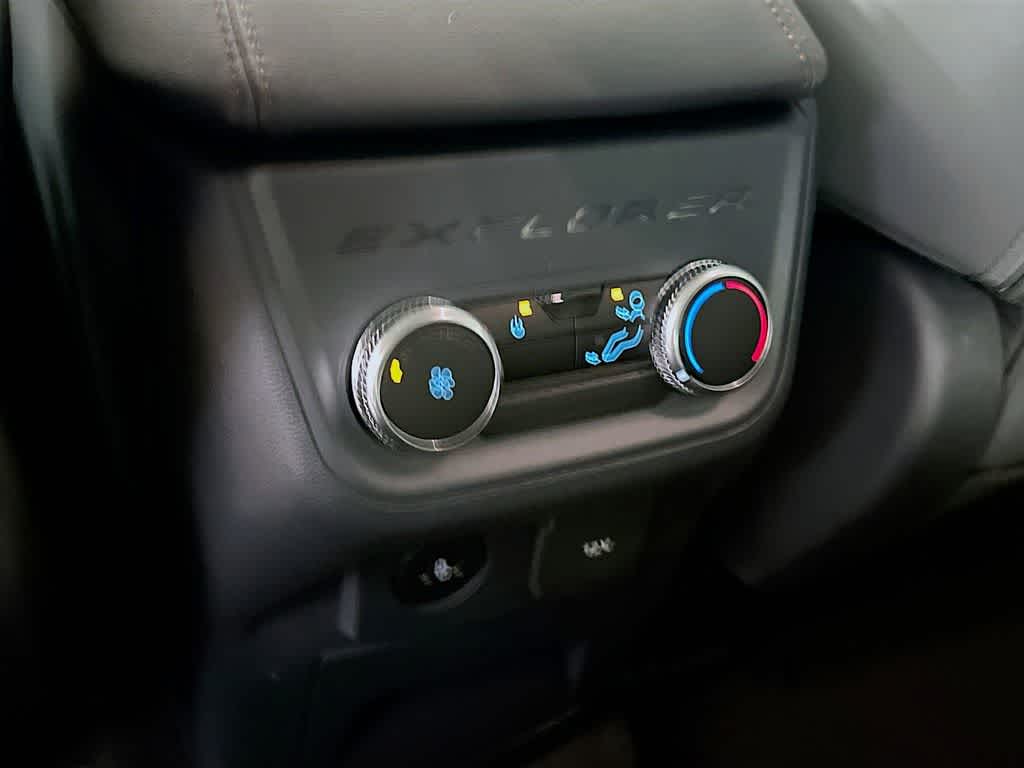 Ford Explorer Active 2026