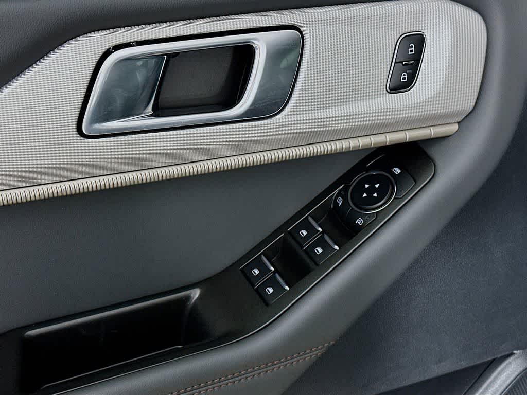 Ford Explorer Active 2026