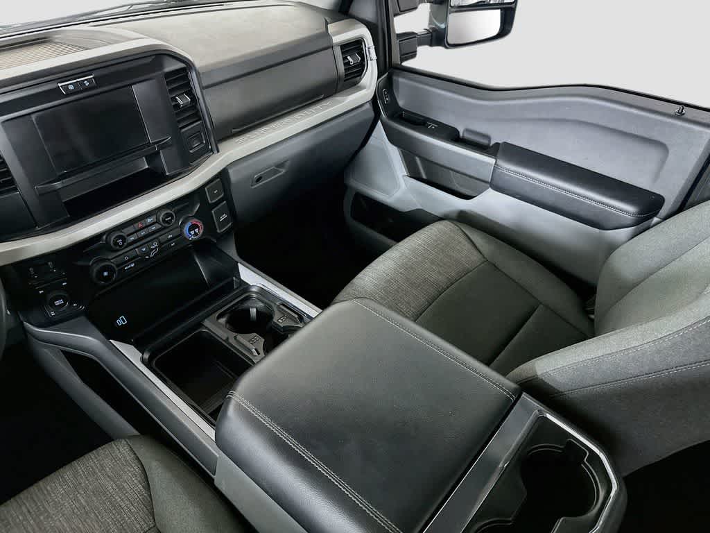 Ford Super Duty F-250 SRW XLT 2025