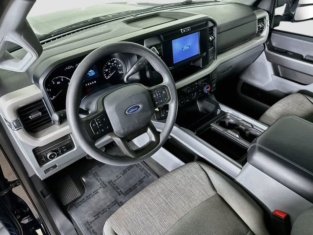 Ford Super Duty F-250 SRW XLT 2025