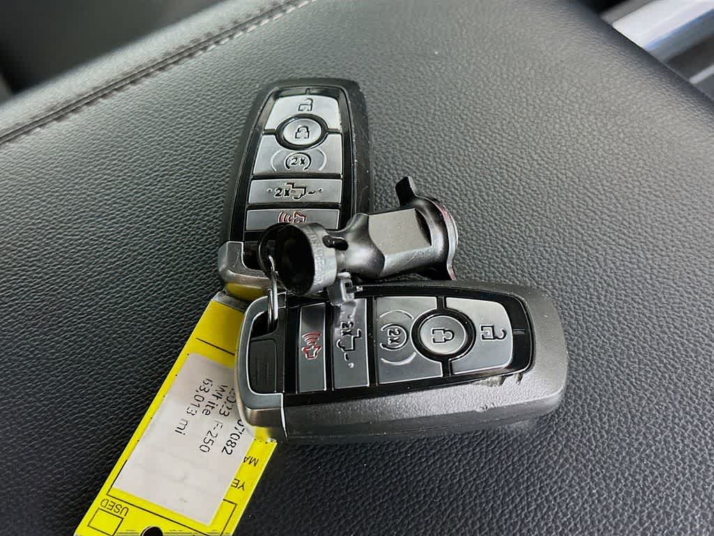 Ford Super Duty F-250 SRW LARIAT 2023