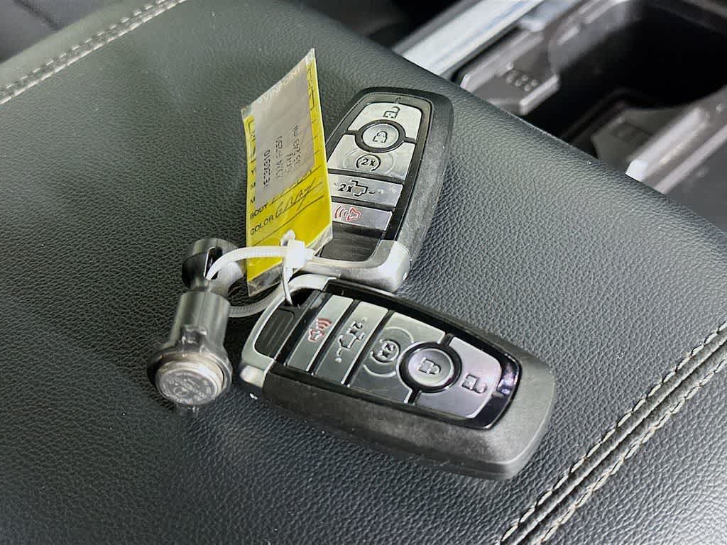 Ford Super Duty F-250 SRW LARIAT 2024