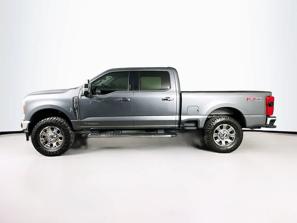 Ford Super Duty F-250 SRW LARIAT 2024