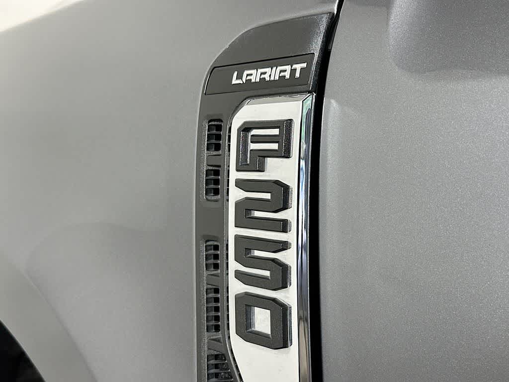 Ford Super Duty F-250 SRW LARIAT 2024