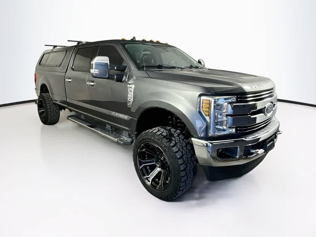 Camioneta Ford Super Duty F-350 SRW LARIAT de 2019