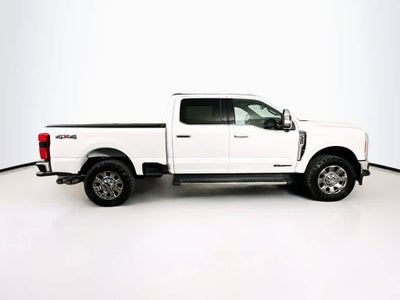Ford Super Duty F-350 SRW LARIAT 2023