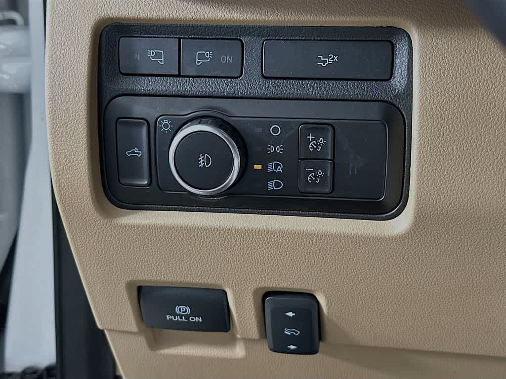 Ford Super Duty F-350 SRW LARIAT 2023