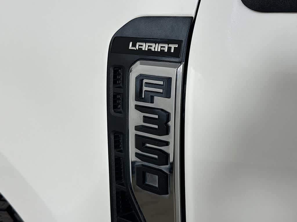 Ford Super Duty F-350 SRW LARIAT 2023