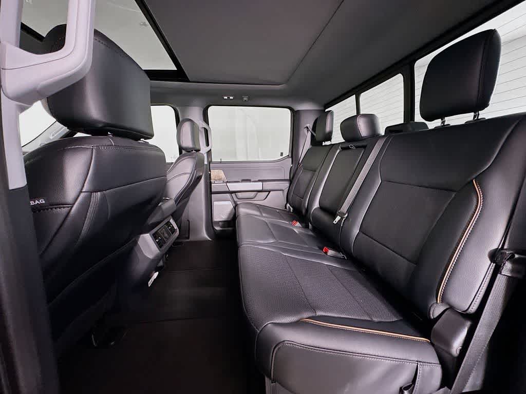 Ford Super Duty F-350 DRW Pickup LARIAT de 2026
