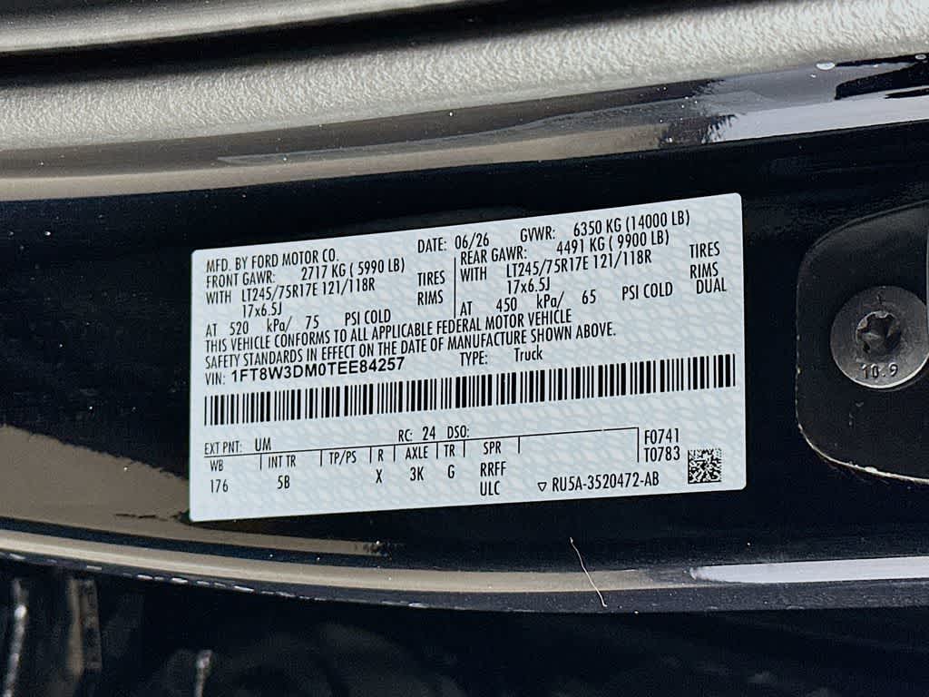 Ford Super Duty F-350 DRW Pickup LARIAT de 2026