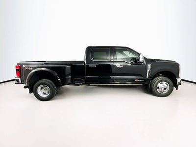 Ford Super Duty F-350 DRW Pickup LARIAT de 2026