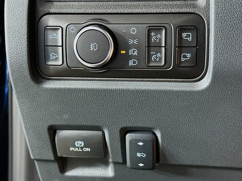 Ford Super Duty F-350 DRW Pickup LARIAT de 2026