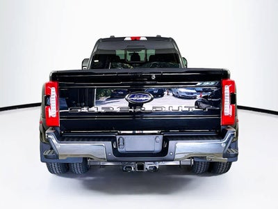 Ford Super Duty F-350 DRW Pickup LARIAT de 2026