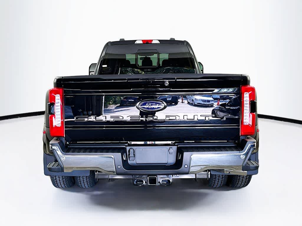 Ford Super Duty F-350 DRW Pickup LARIAT de 2026