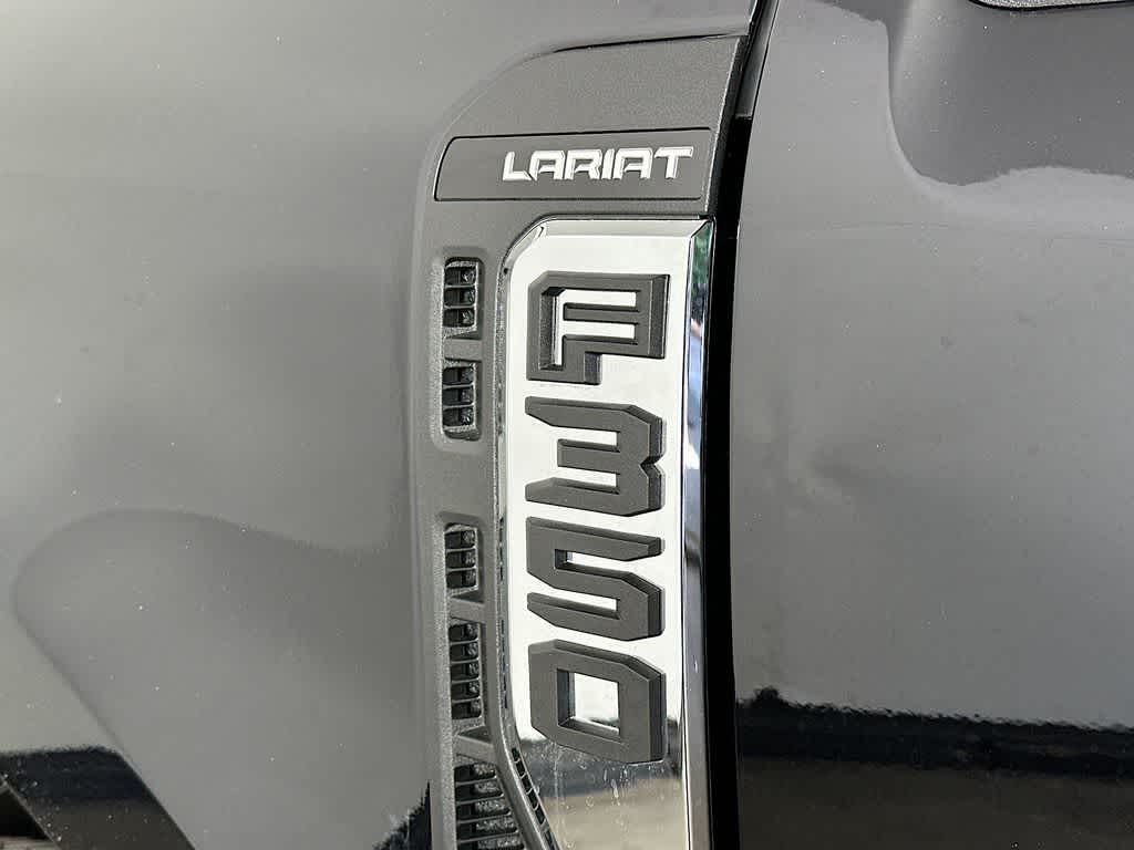 Ford Super Duty F-350 DRW Pickup LARIAT de 2026