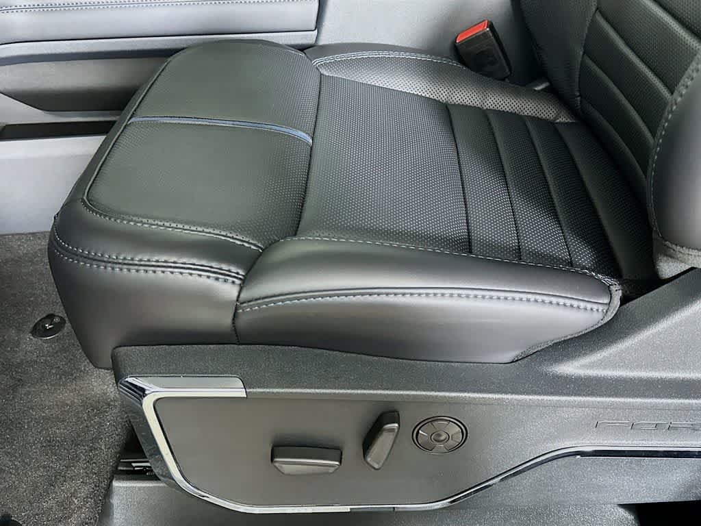 2026 Ford Super Duty F-350 DRW Pickup Platinum