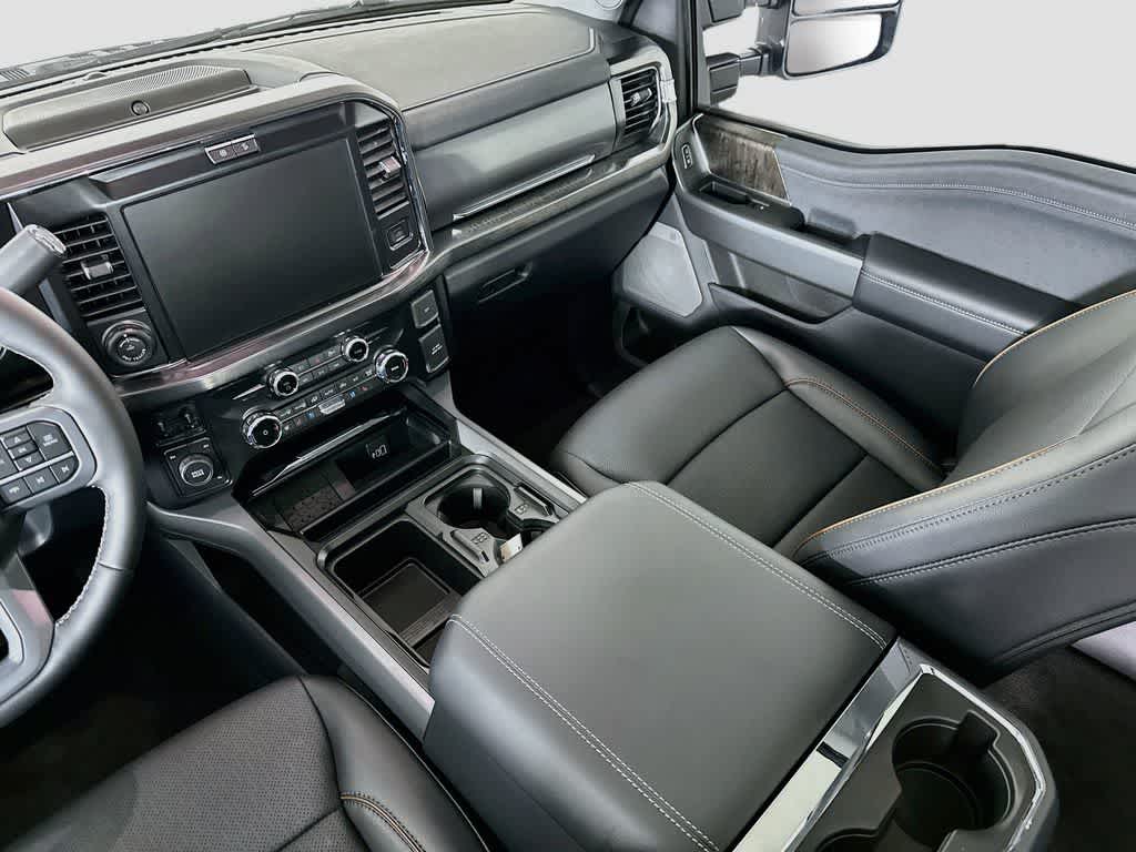 Ford Super Duty F-350 DRW Pickup LARIAT de 2027