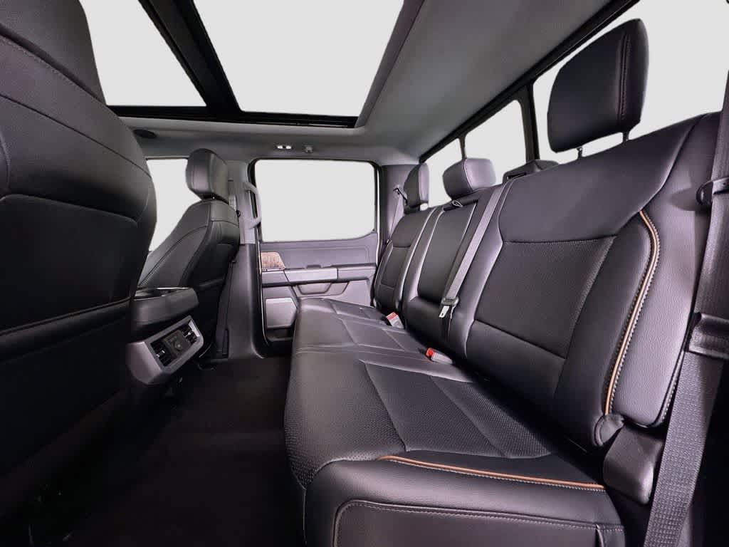 Ford Super Duty F-350 DRW Pickup LARIAT de 2027