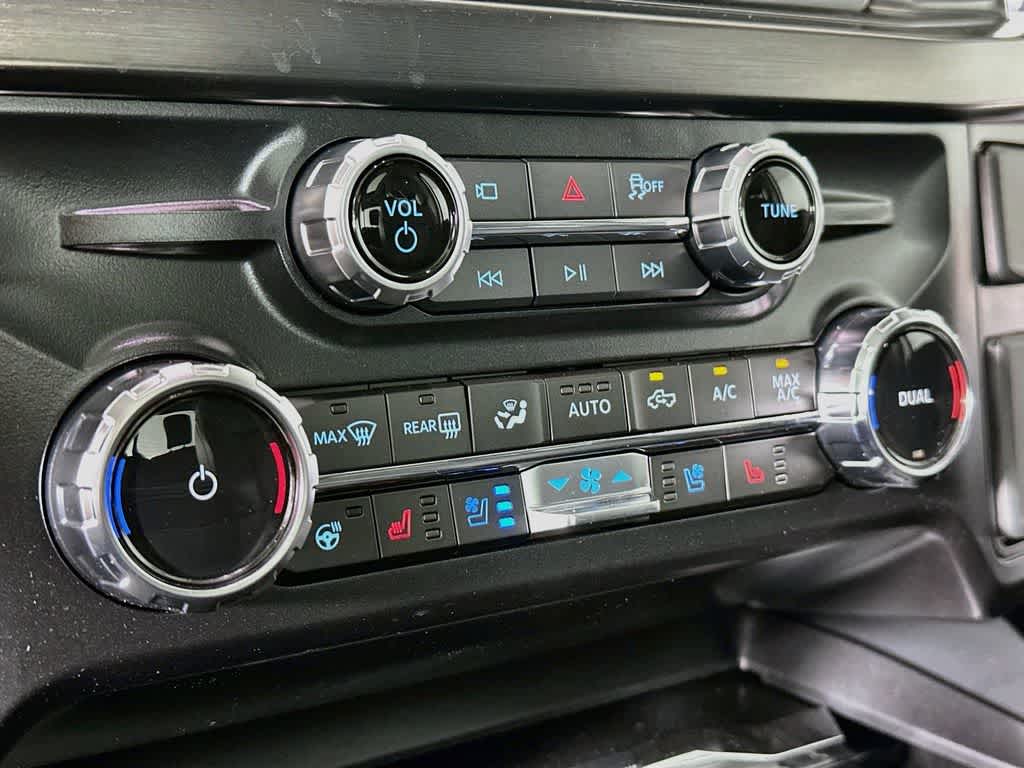 Ford Super Duty F-350 DRW Pickup LARIAT de 2027