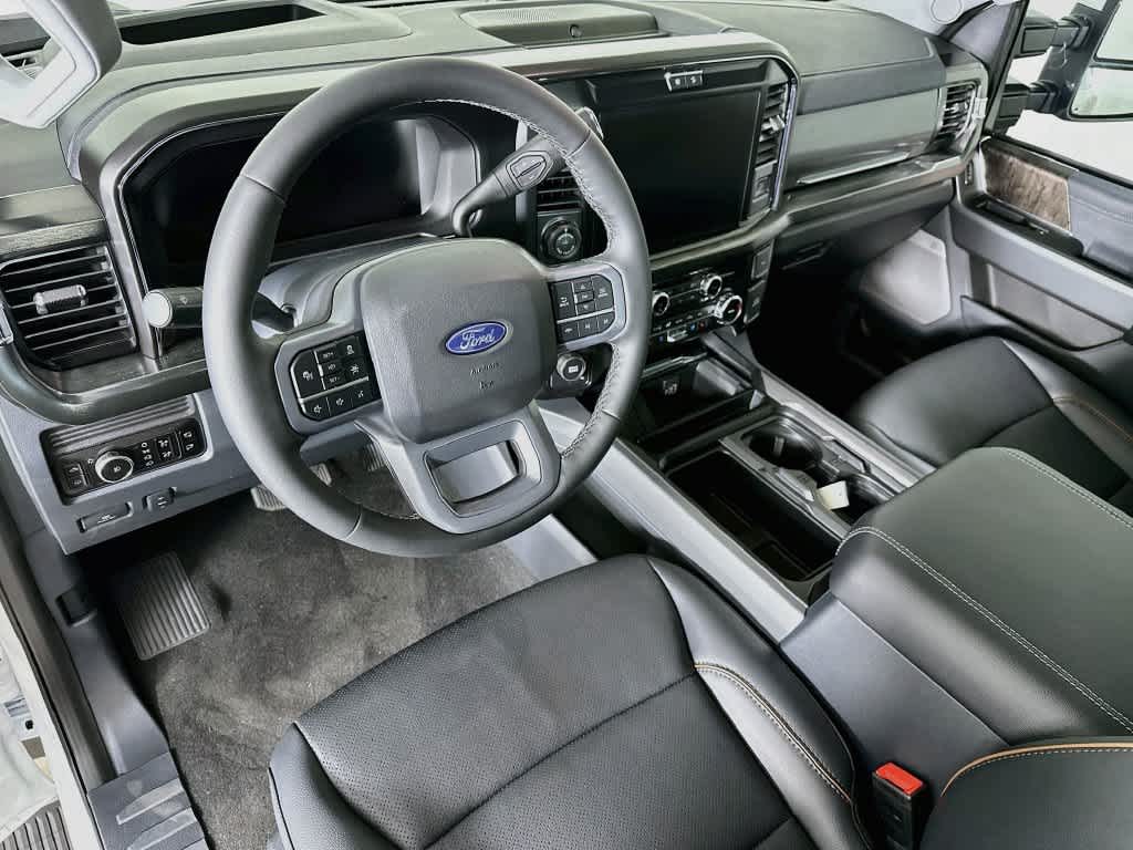 Ford Super Duty F-350 DRW Pickup LARIAT de 2027