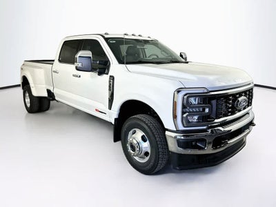 Ford Super Duty F-350 DRW Pickup LARIAT de 2027
