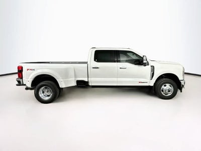 Ford Super Duty F-350 DRW Pickup LARIAT de 2027