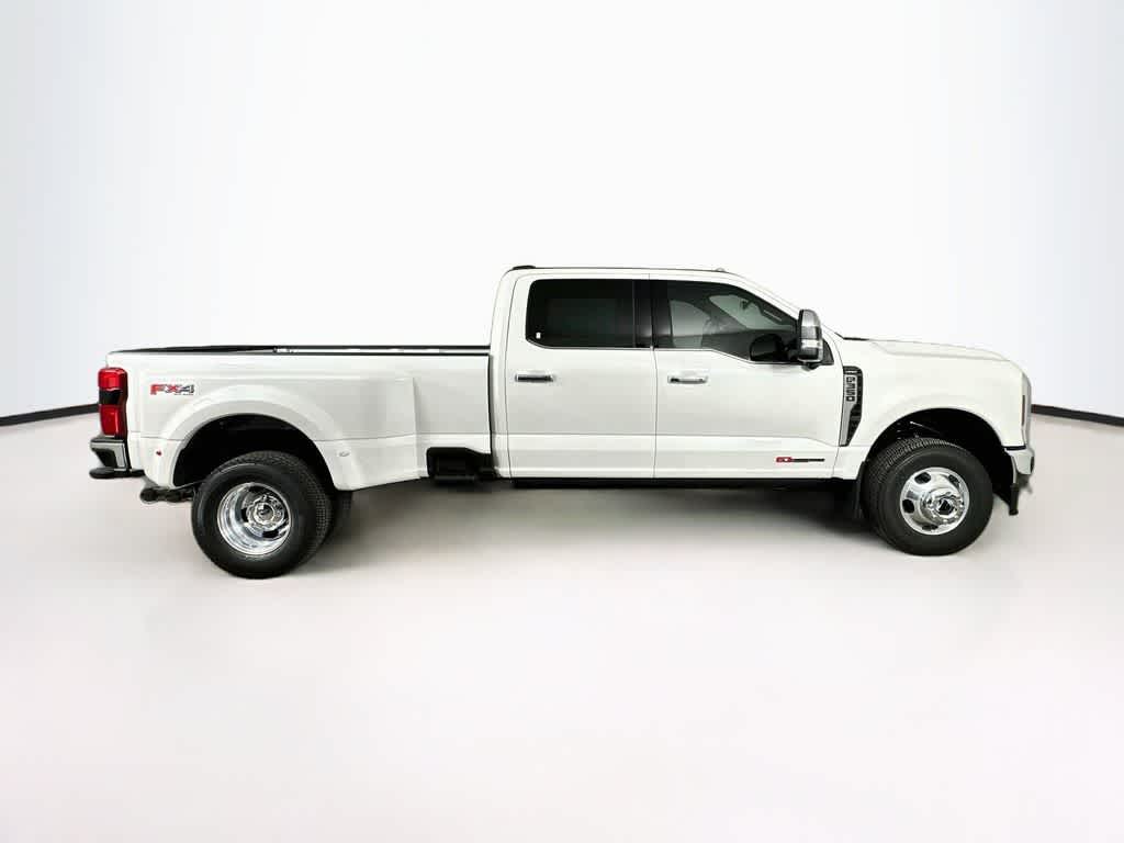 Ford Super Duty F-350 DRW Pickup LARIAT de 2027