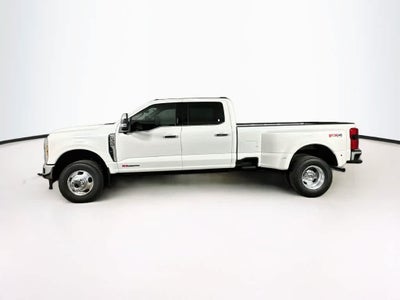 Ford Super Duty F-350 DRW Pickup LARIAT de 2027