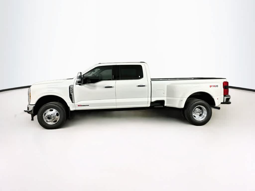 Ford Super Duty F-350 DRW Pickup LARIAT de 2027