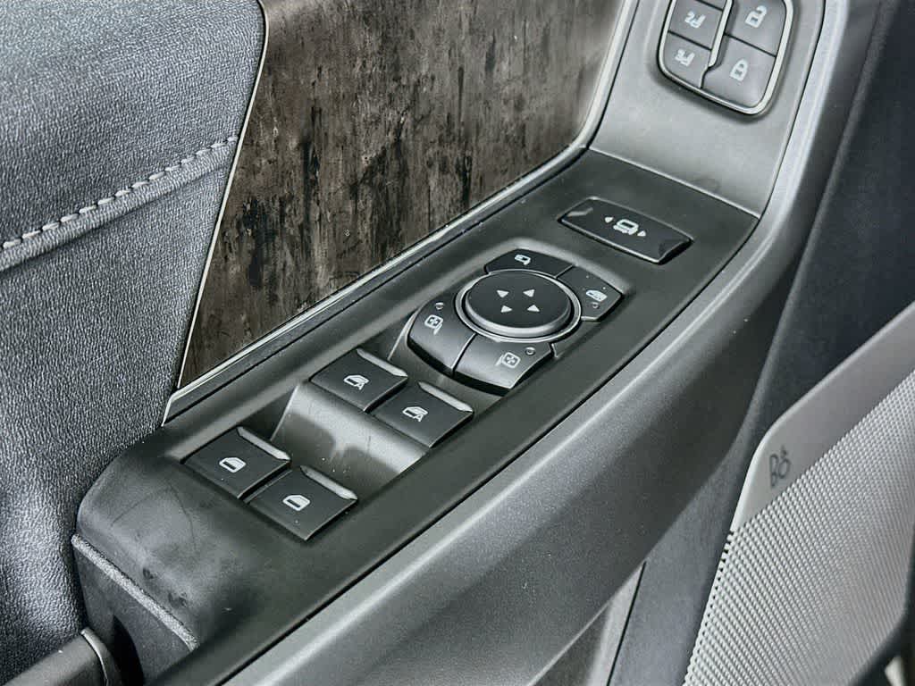 Ford Super Duty F-350 DRW Pickup LARIAT de 2027