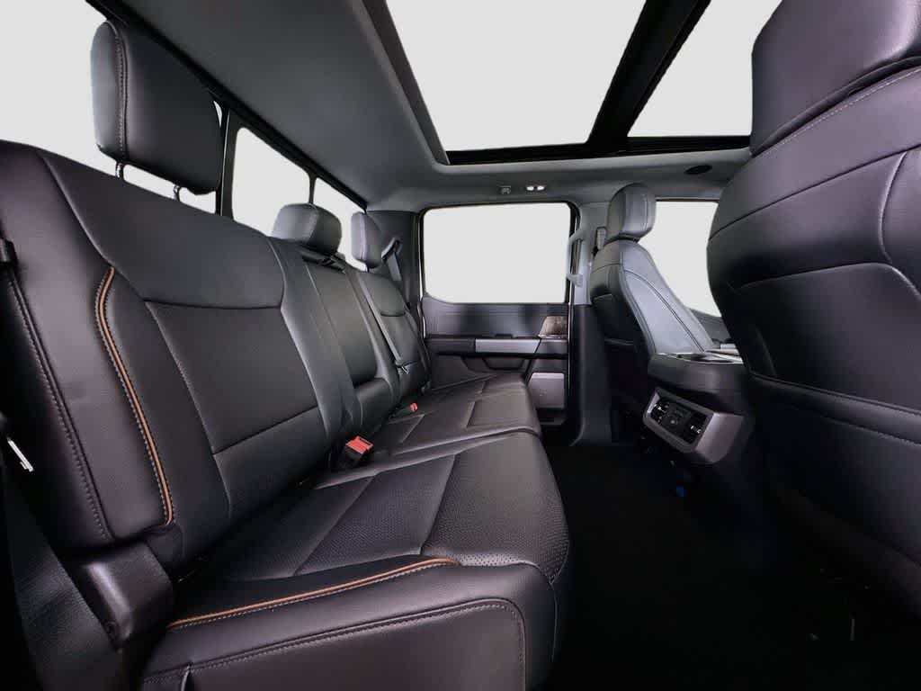 Ford Super Duty F-350 DRW Pickup LARIAT de 2027
