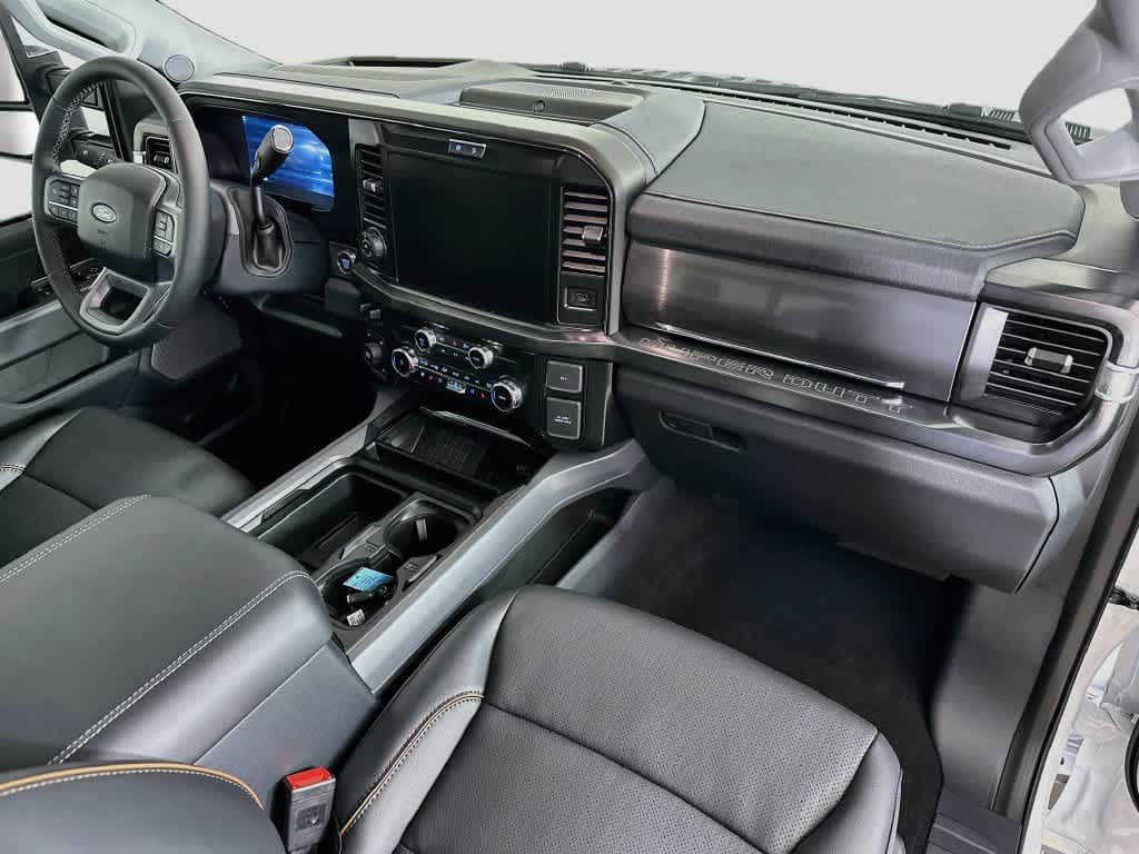 Ford Super Duty F-350 DRW Pickup LARIAT de 2027