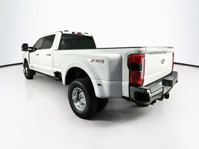 Ford Super Duty F-350 DRW Pickup LARIAT de 2027