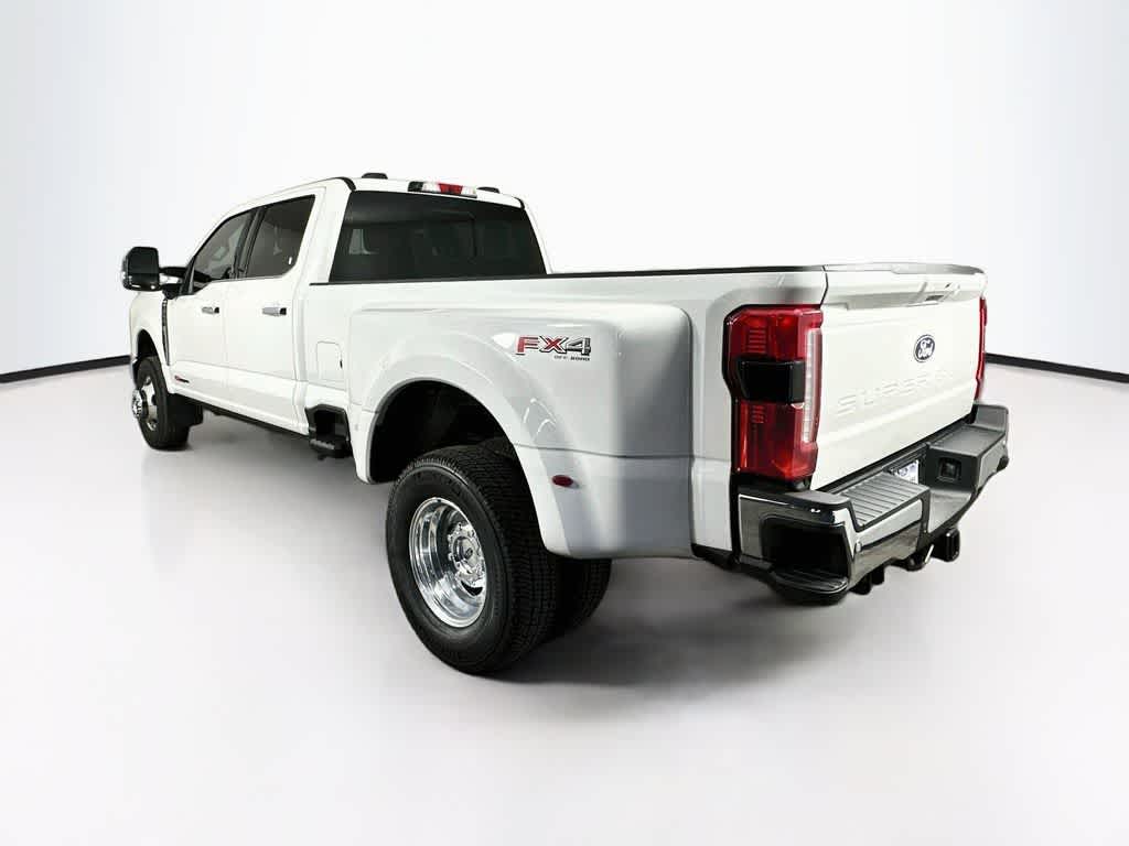 Ford Super Duty F-350 DRW Pickup LARIAT de 2027