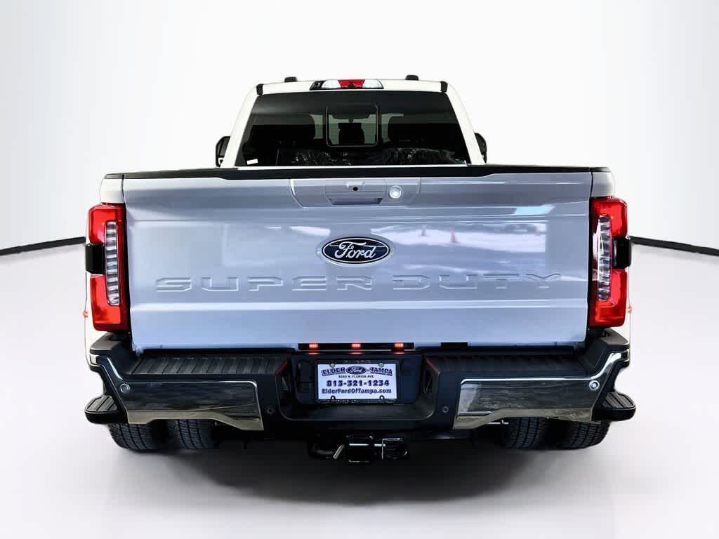 Ford Super Duty F-350 DRW Pickup LARIAT de 2027