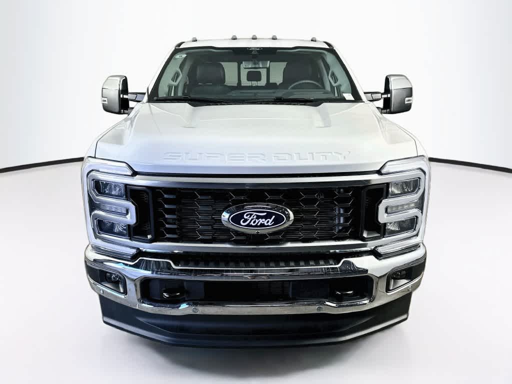 Ford Super Duty F-350 DRW Pickup LARIAT de 2027